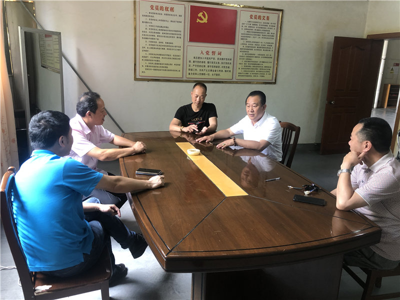 縣企聯(lián)會常務(wù)副會長、秘書長、松源商會會長李易順帶隊走訪企業(yè)