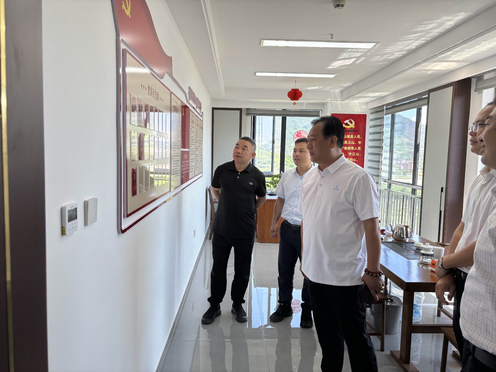 南平市住建局領(lǐng)導(dǎo)蒞臨易順建工集團(tuán)有限公司，共話建筑行業(yè)新機(jī)遇與挑戰(zhàn)