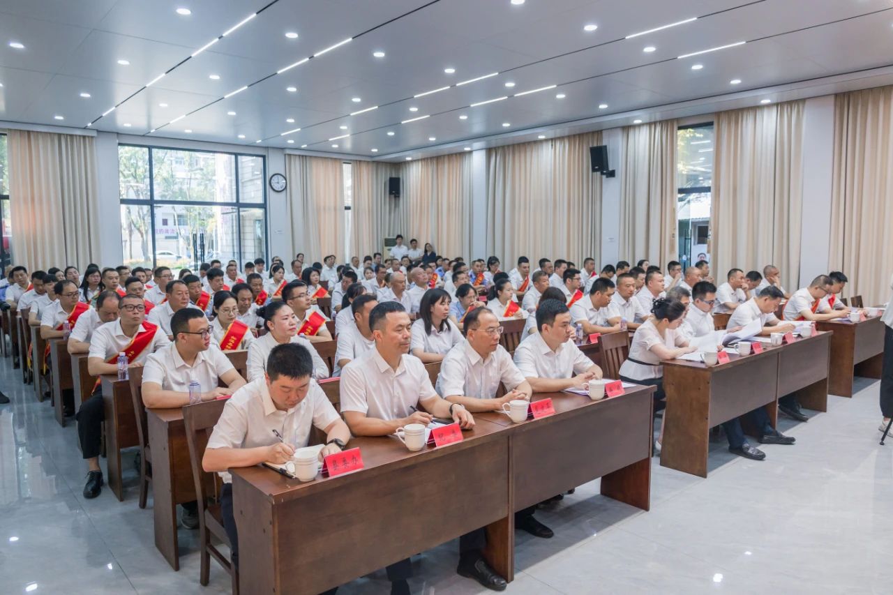 喜報！易順建工集團與總經(jīng)理李晉恒雙雙榮獲松溪縣“6·9”極端暴雨洪澇災(zāi)害防御優(yōu)秀表彰。