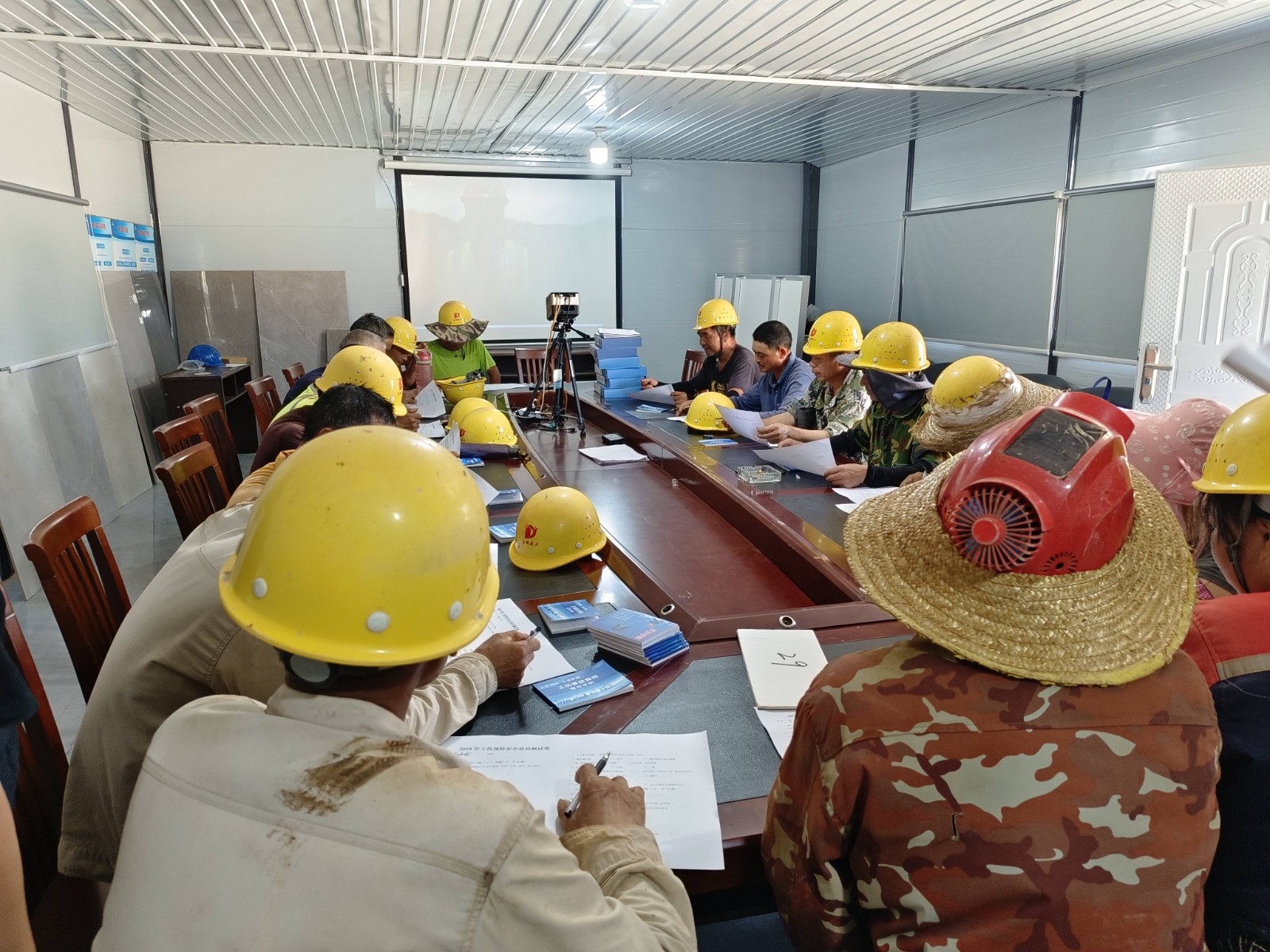 南平市質(zhì)量安全協(xié)會(huì)開展工傷預(yù)防系列宣傳活動(dòng)，為安全生產(chǎn)保駕護(hù)航