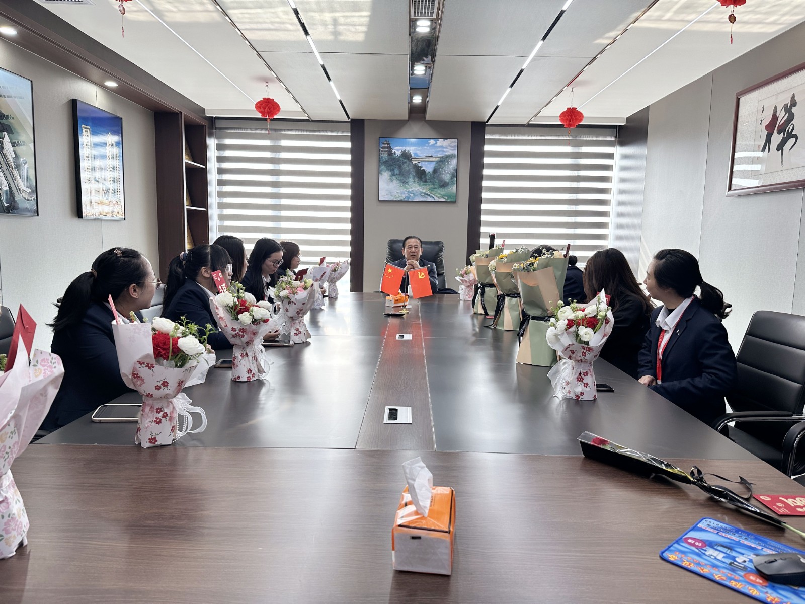“同心協(xié)力 乘風破浪 巾幗力量，再創(chuàng)輝煌”易順建工集團舉行婦女節(jié)慶祝大會